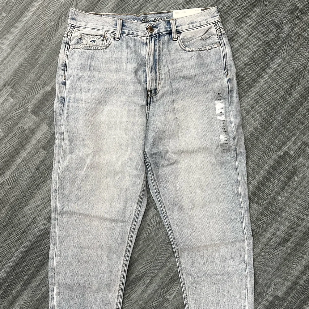 American Eagle Outfitters Light Blue High Rise Jeans - Picture 2 of 5